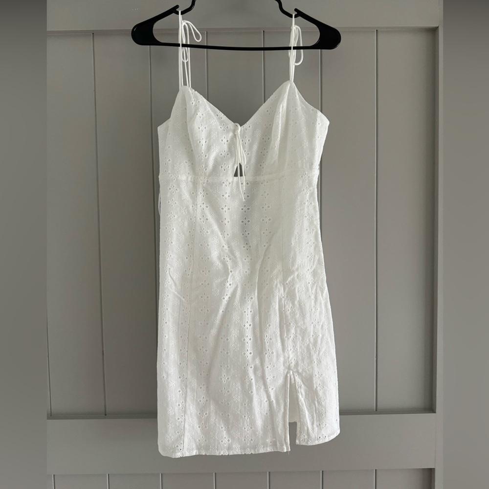 Lulus white floral mid thigh spring dress with slit